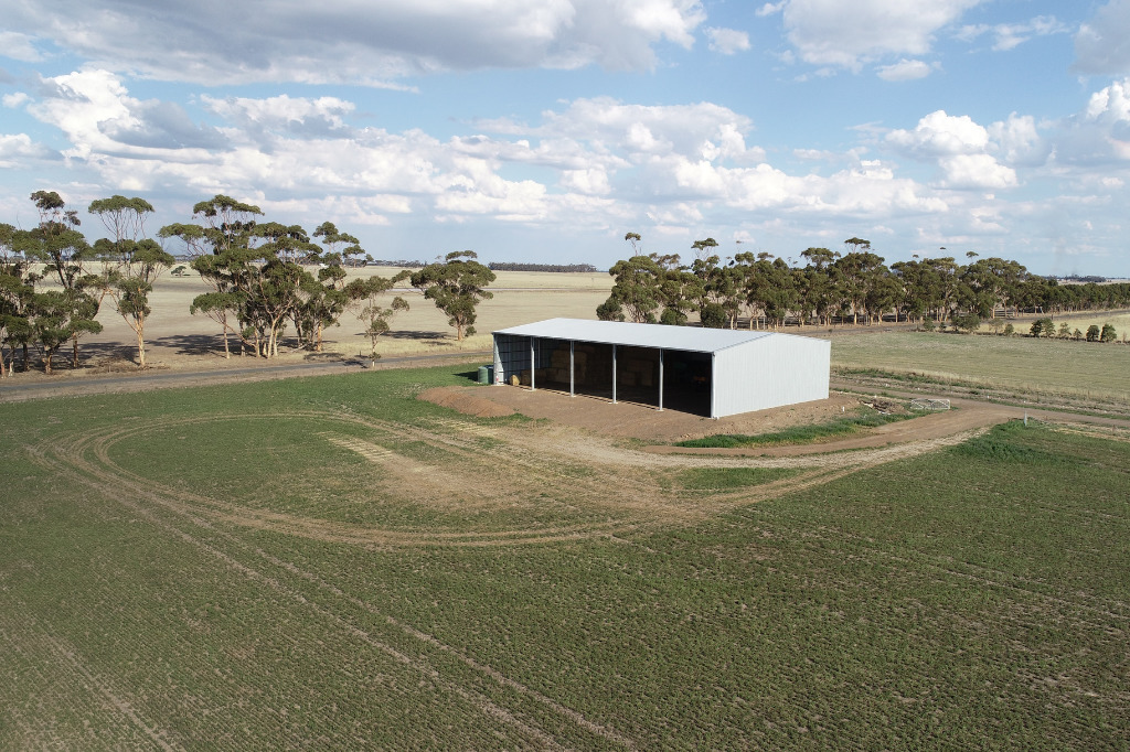 40m x 24m hay shed