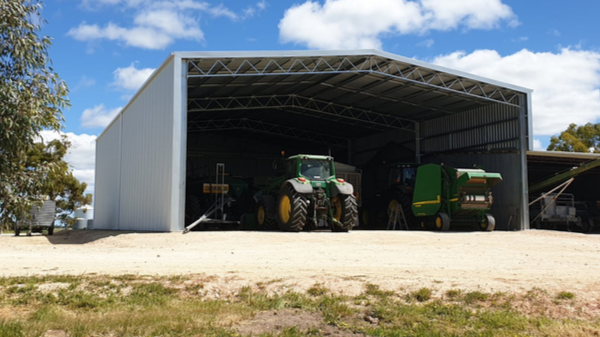 You are currently viewing A 24m x 15m machinery shed with open gable end