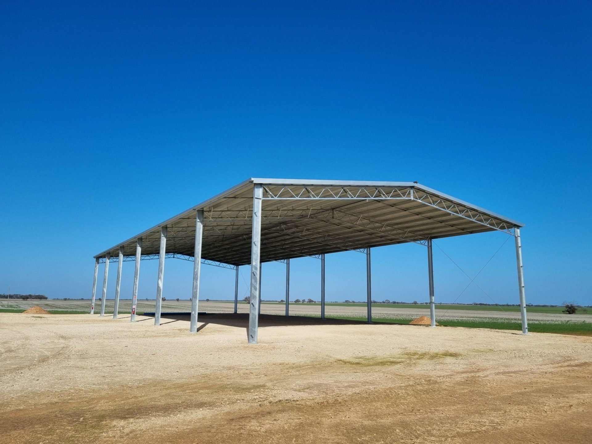 You are currently viewing 48m x 21m x 7.5m roof-only hay shed