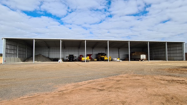 You are currently viewing A 64m x 24m open front machinery shed