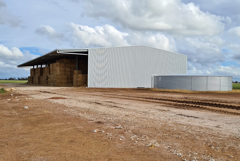 You are currently viewing 24m (W) x 68m (L) x 7.5m (H) two-sided hay shed with 6m cantilevered canopy
