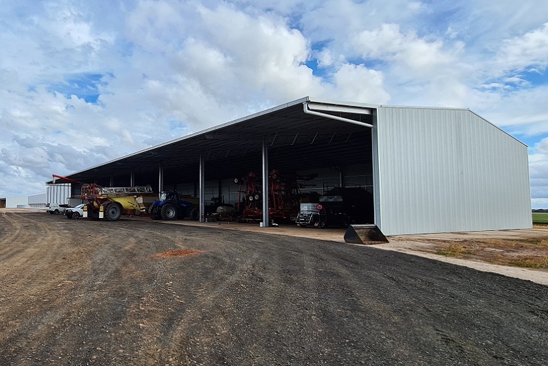 You are currently viewing 24m (W) x 68m (L) x 7.5m (H) open front machinery shed with 6m cantilevered canopy