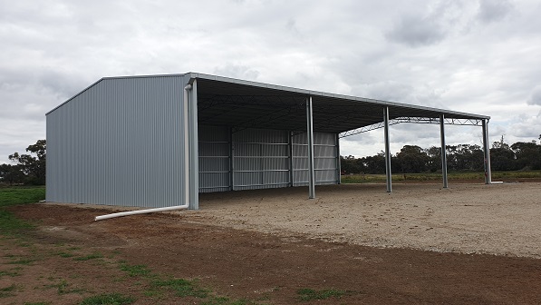 You are currently viewing A 32m x 18m two-sided hay shed