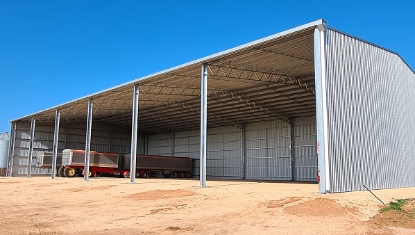 You are currently viewing A 48m x 24m open front hay shed