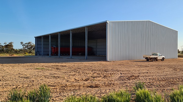 You are currently viewing A 48m x 24m hay shed project with 8 metre bays