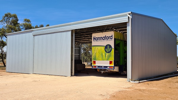 You are currently viewing An 18m x 15m machinery shed with sliding door