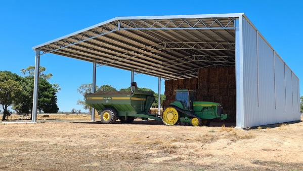 You are currently viewing A 40m x 21m two-sided hay shed