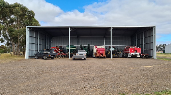 You are currently viewing A 24m x 18m open-front machinery shed