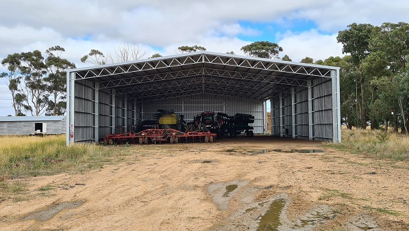You are currently viewing A 40m x 24m machinery shed with open gable end