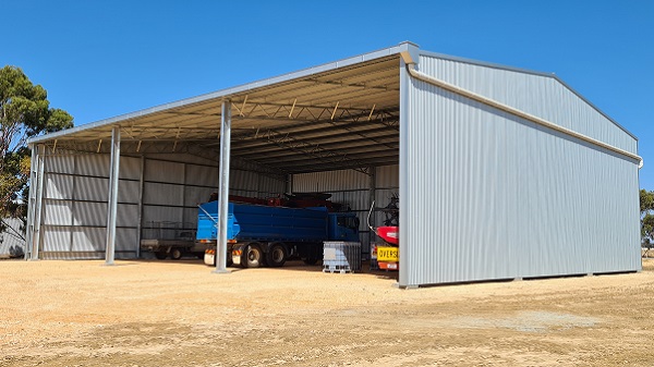 You are currently viewing A 24m x 18m three bay machinery shed
