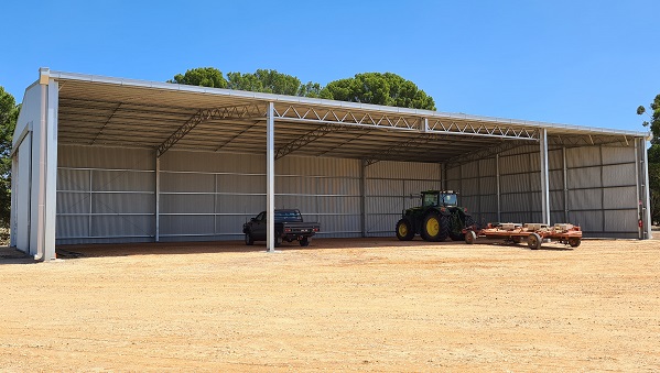 You are currently viewing A 32m x 18m machinery shed with girder truss