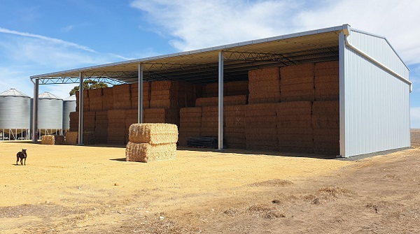 You are currently viewing A 40m x 18m two-sided hay shed