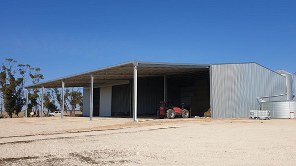 You are currently viewing A 36m x 21m machinery shed with 12m skillion extension