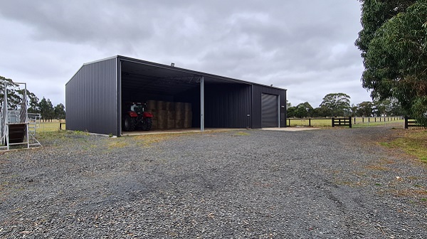 You are currently viewing A 24m x 15m hay shed with enclosed bay