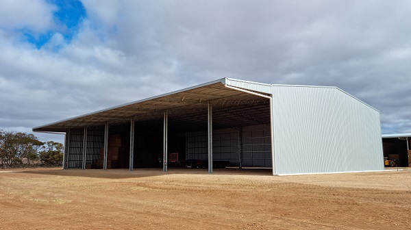You are currently viewing A 49.5m x 24m hay shed with 6m canopy