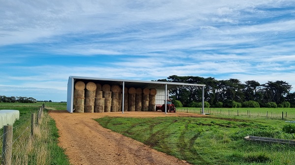 You are currently viewing A 24m x 15m two-sided hay shed