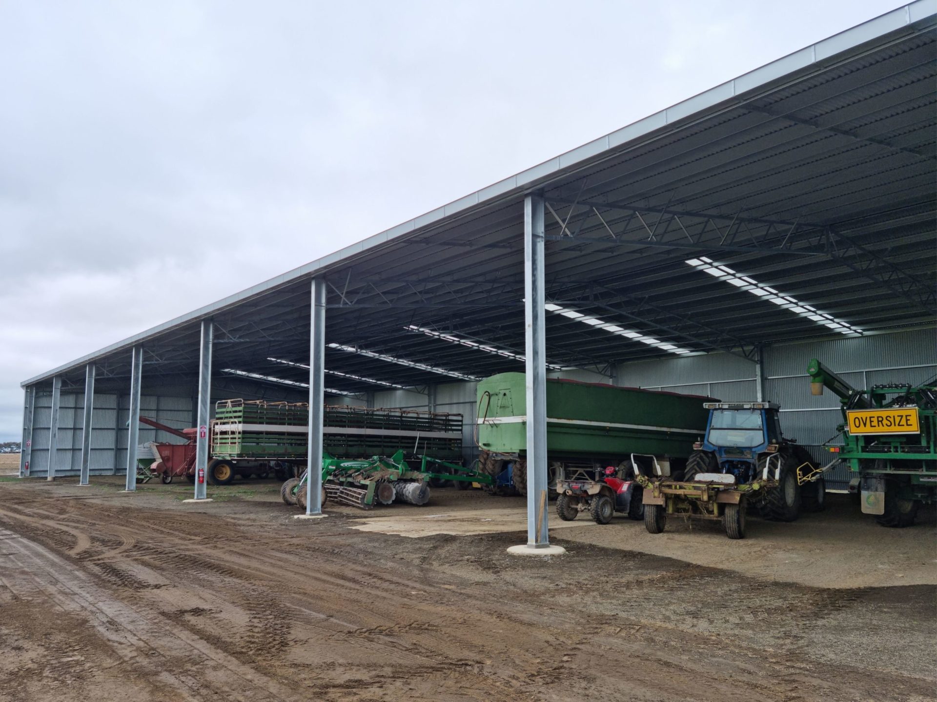 You are currently viewing 56m x 21m x 6m open-front machinery shed