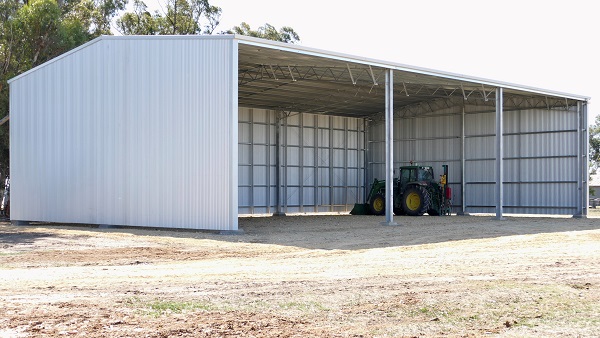 You are currently viewing A 24m x 15m three bay hay shed