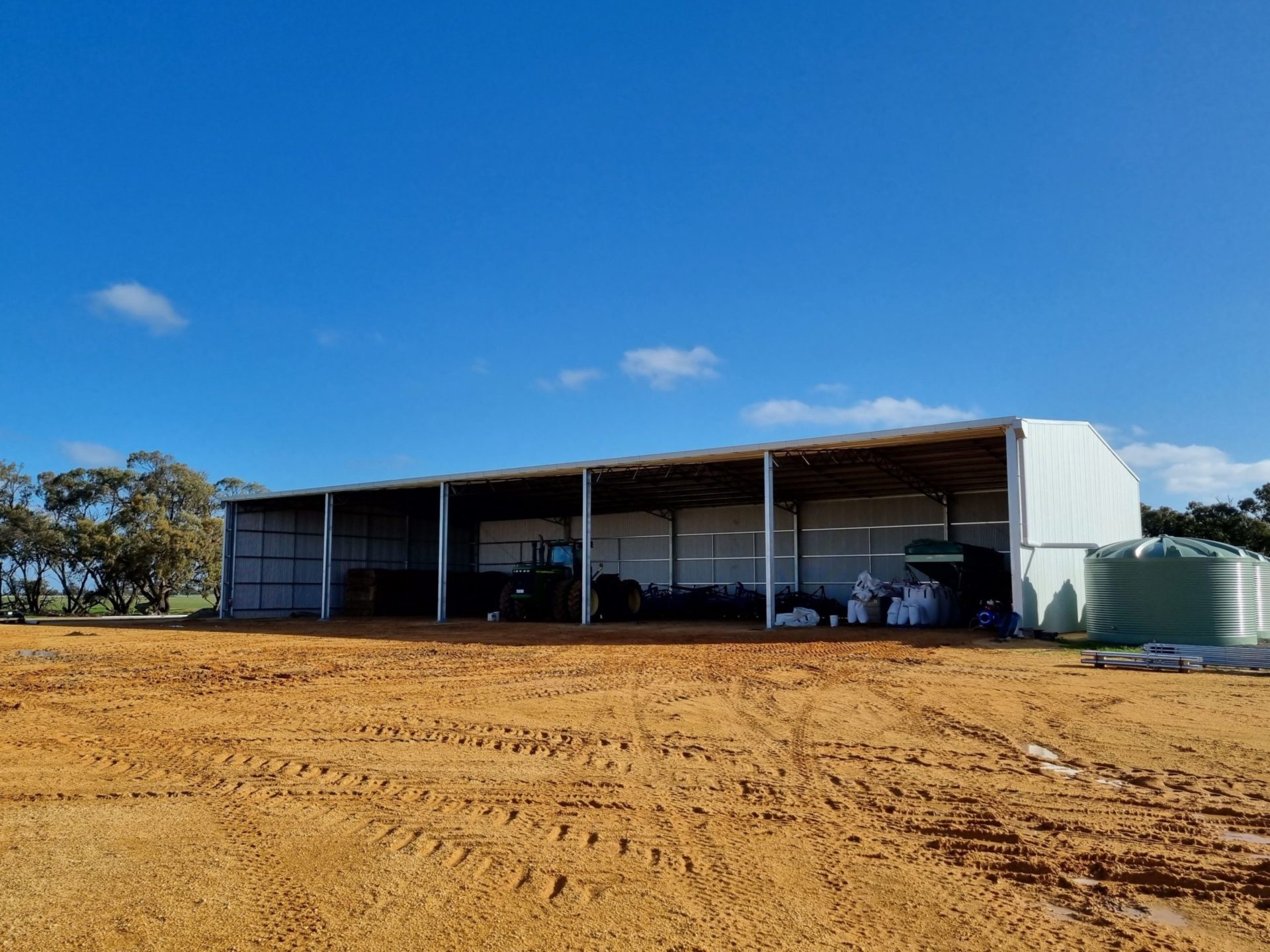 You are currently viewing 40m x 18m x 6m open-front machinery shed