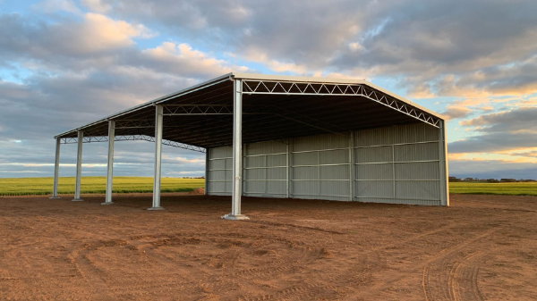You are currently viewing A 32m x 18m one-sided hay shed