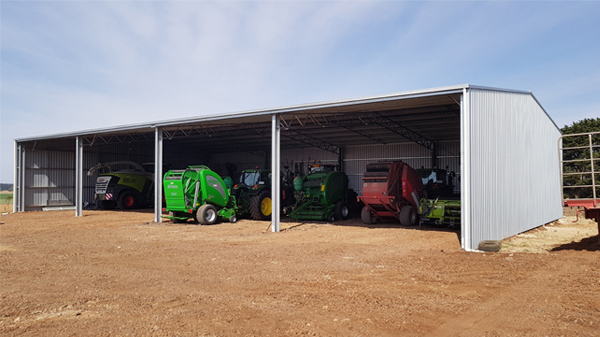 You are currently viewing A 32m x 18m open front machinery shed