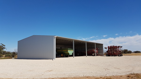You are currently viewing A 36m x 18m open front machinery shed