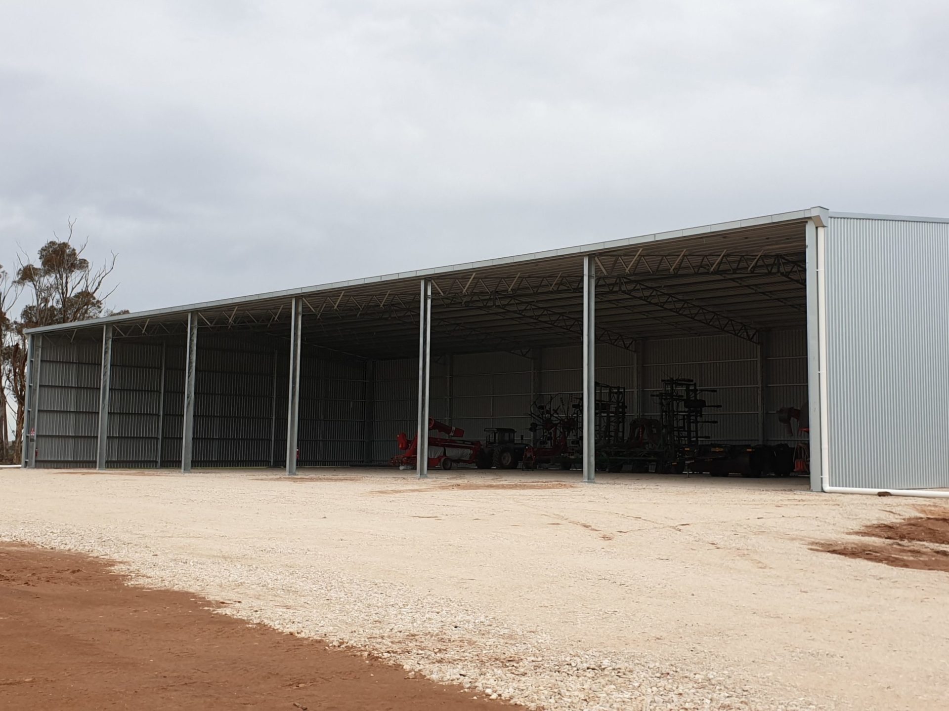 You are currently viewing A 48m x 24m x 7.5m open-front hay shed