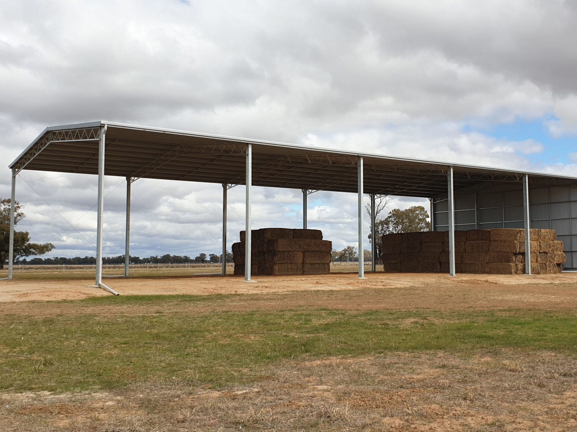 You are currently viewing 40m x 18m x 7.5m one-sided hay shed