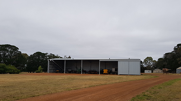 You are currently viewing A 40m x 15m machinery shed with one bay enclosed for lock-up storage and workshop