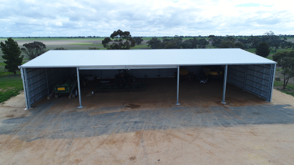 You are currently viewing A 40m x 24m machinery shed with 16m girder beam