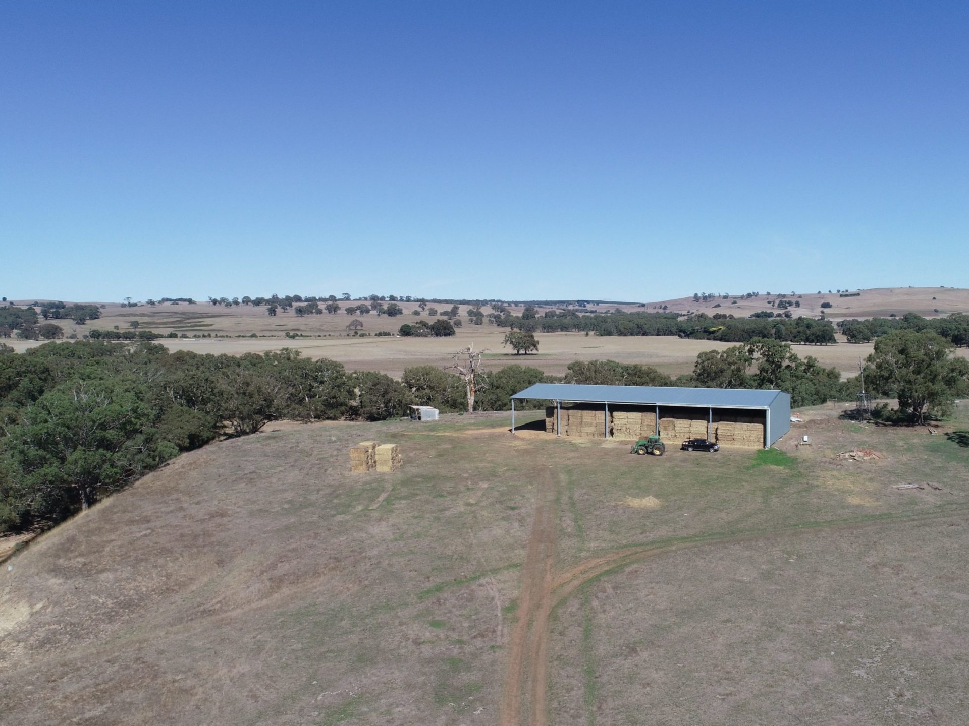 You are currently viewing 42.5m x 21m x 6m one-sided hay shed