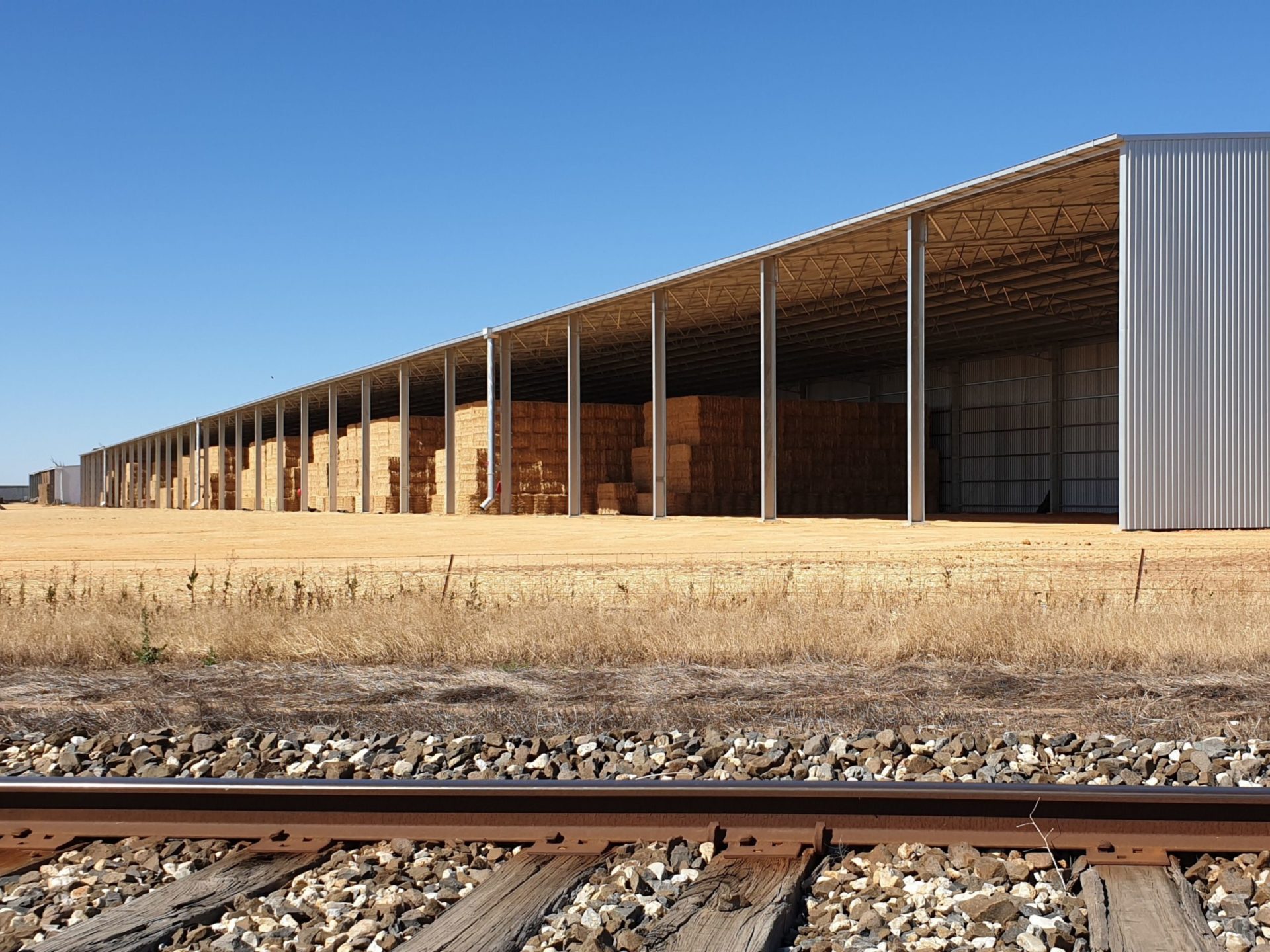 You are currently viewing 270m x 27m x 9m open-front export hay shed