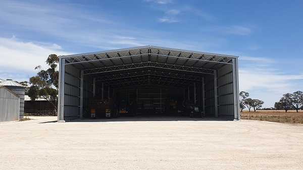 You are currently viewing A 40m x 18m machinery shed with open gable end