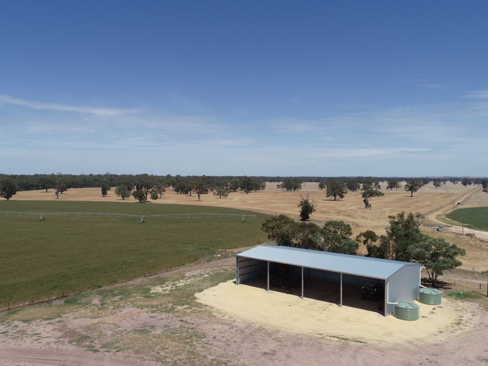 You are currently viewing 32m x 15m x 6m open-front hay shed