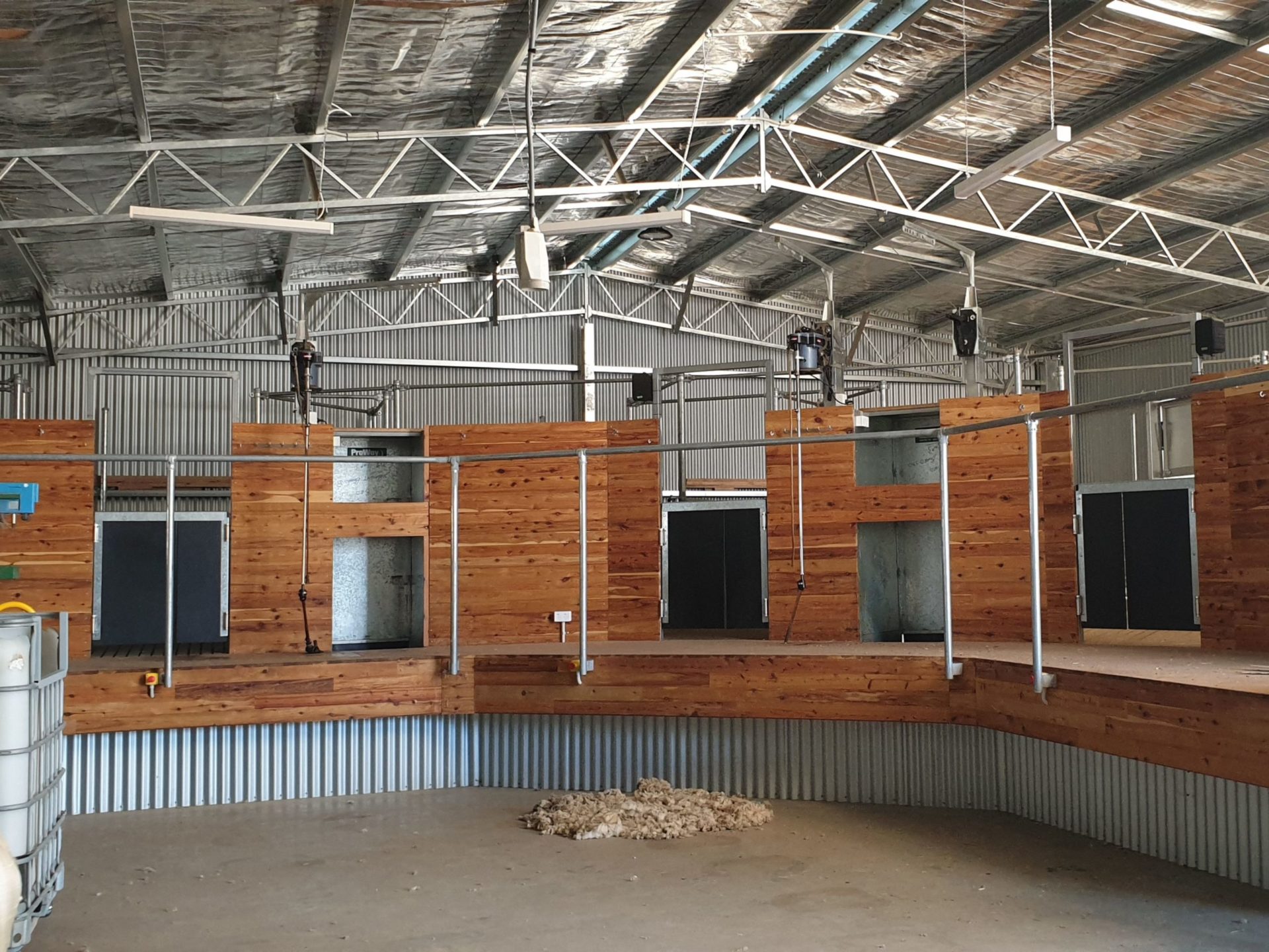 You are currently viewing An 18m x 12m x 4.2m shearing shed