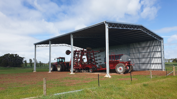 You are currently viewing A 24m x 18m one-sided hay shed