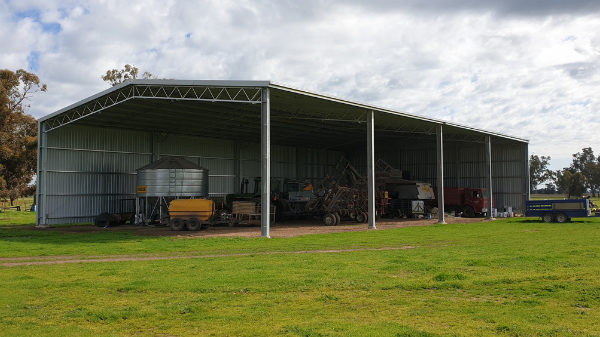 You are currently viewing A two-sided 32m x 18m hay/machinery shed