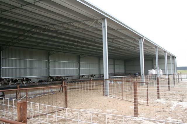 You are currently viewing Calving shelter with sliding door to each end