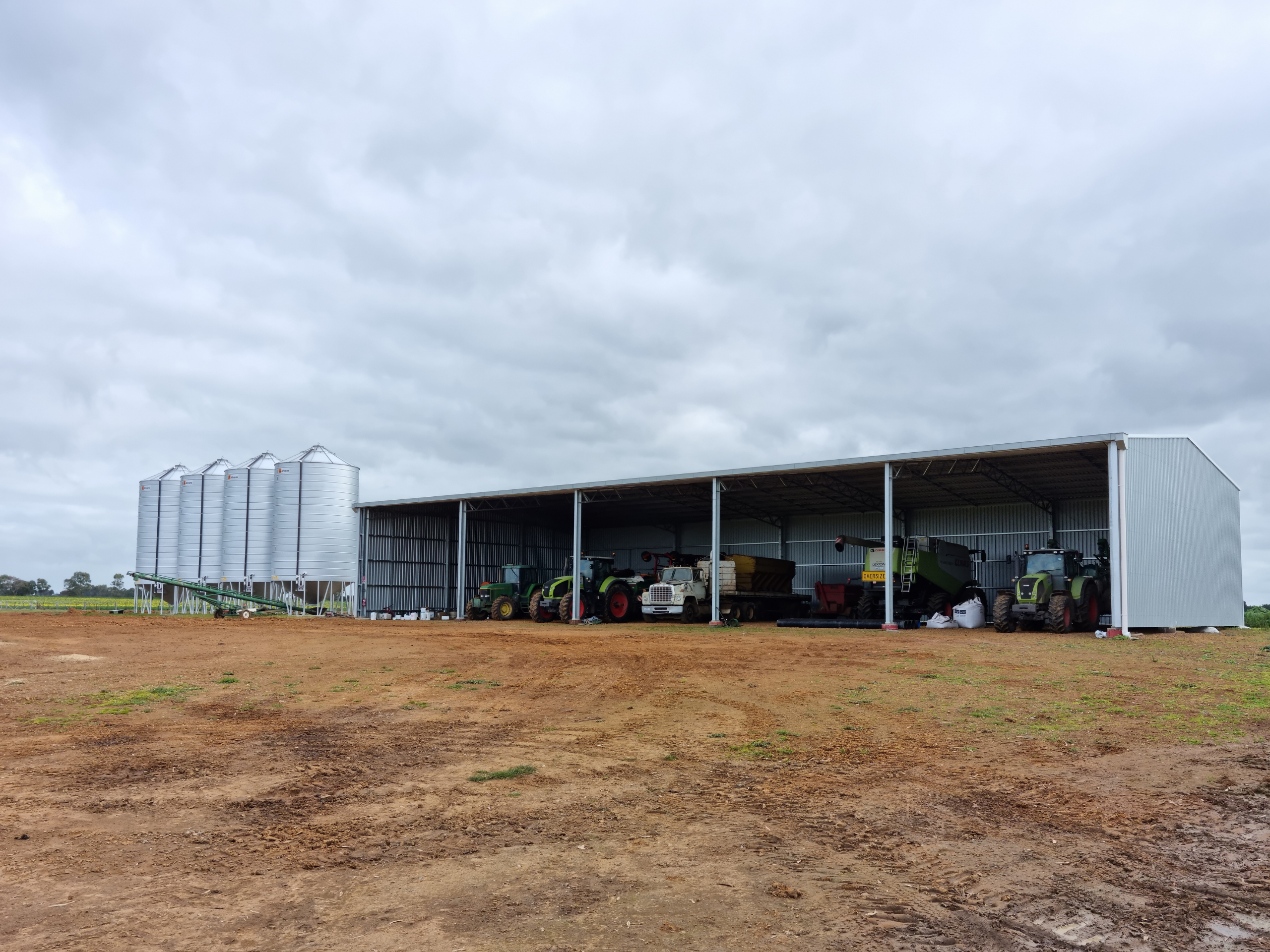 You are currently viewing 40m x 18m x 6m open-front machinery shed