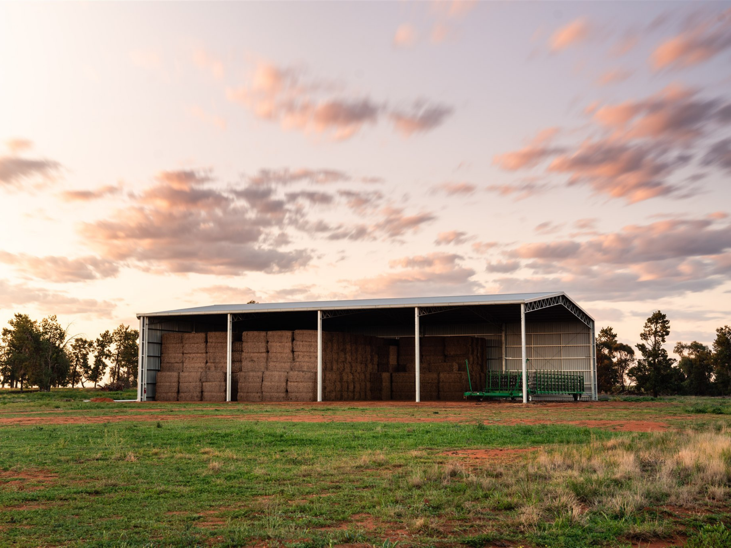 You are currently viewing 34m x 24m x 7.5m two-sided hay shed