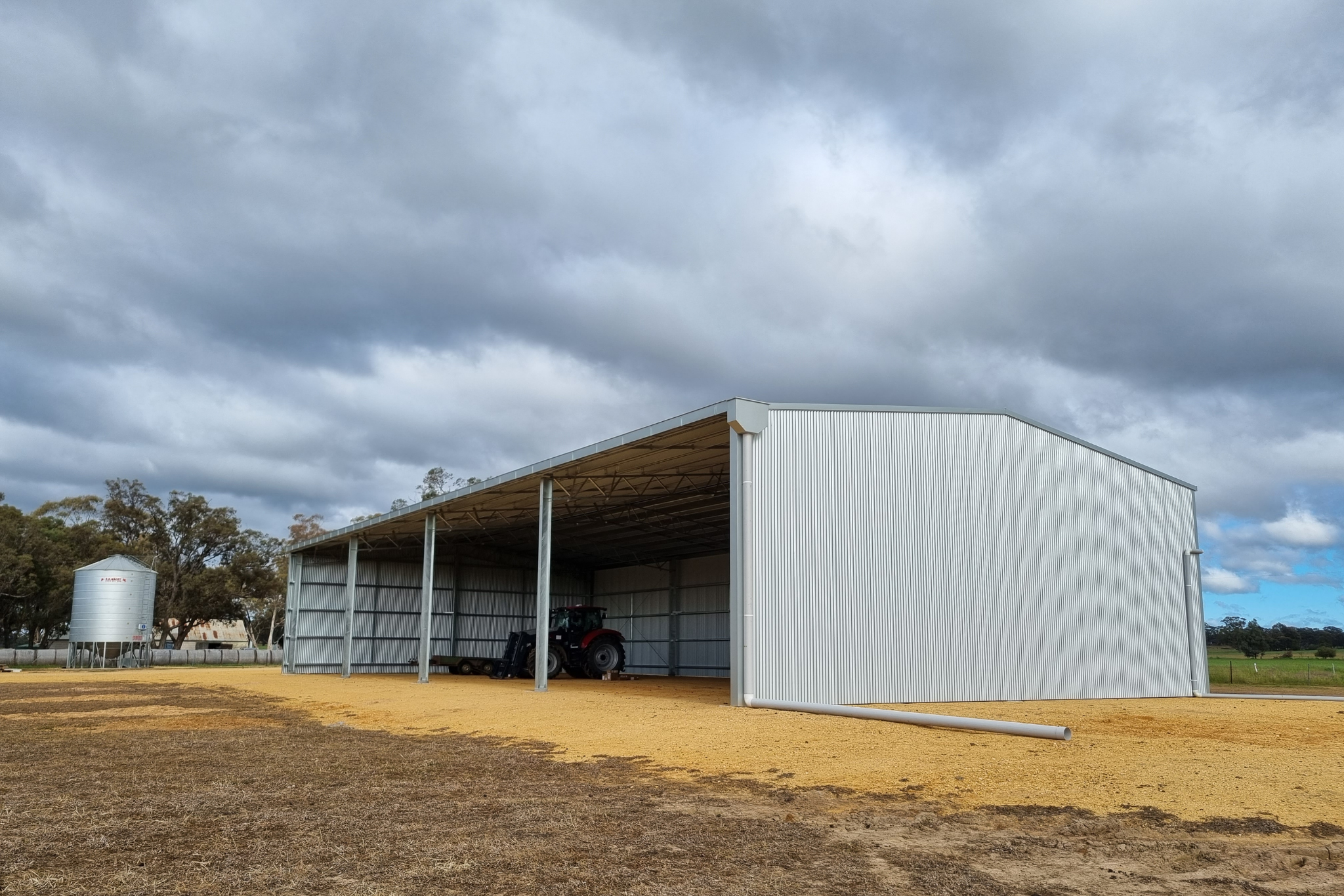 You are currently viewing 32m x 15m x 5.25m machinery shed
