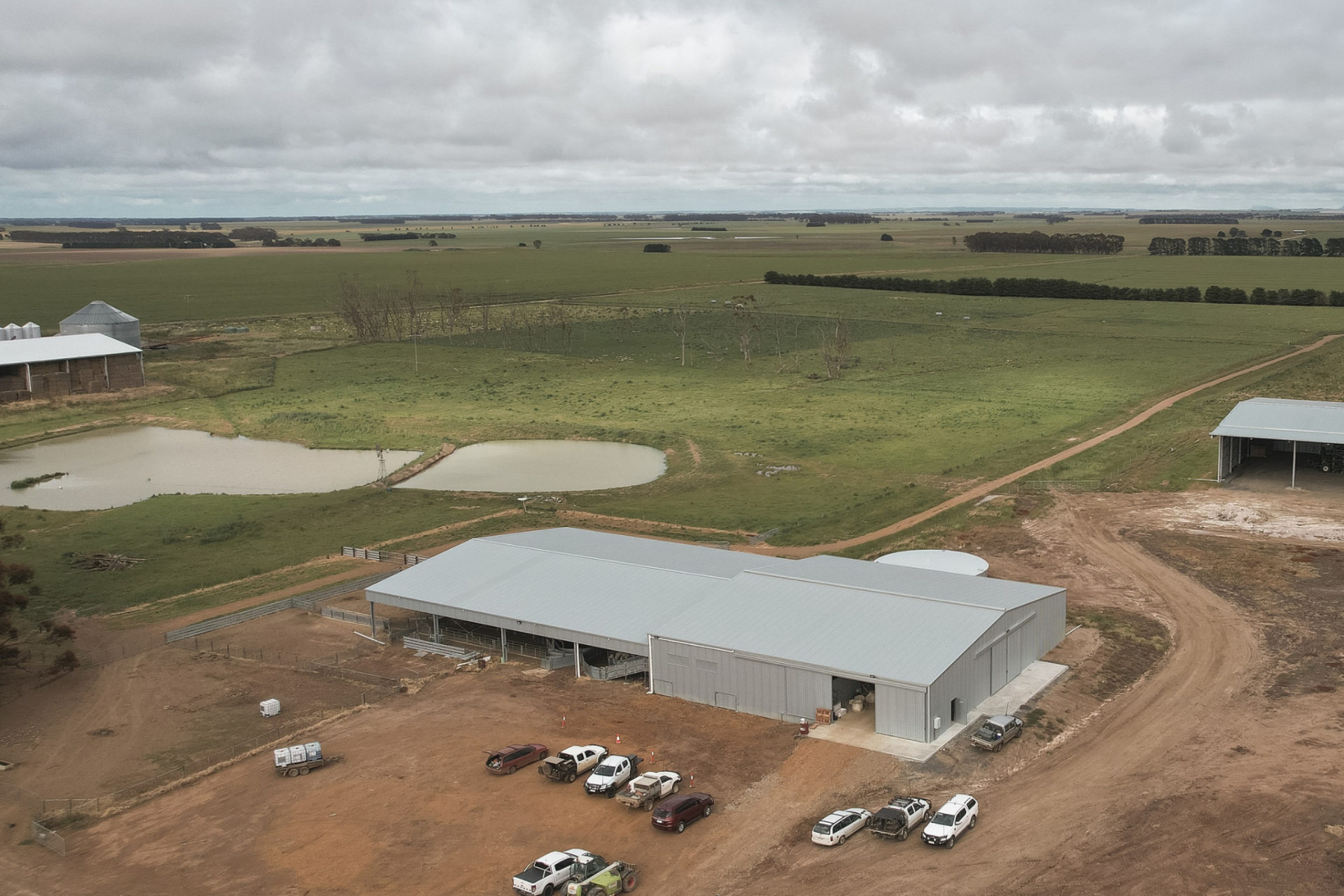 You are currently viewing 59.5m x 27m x 5.1m shearing shed complex