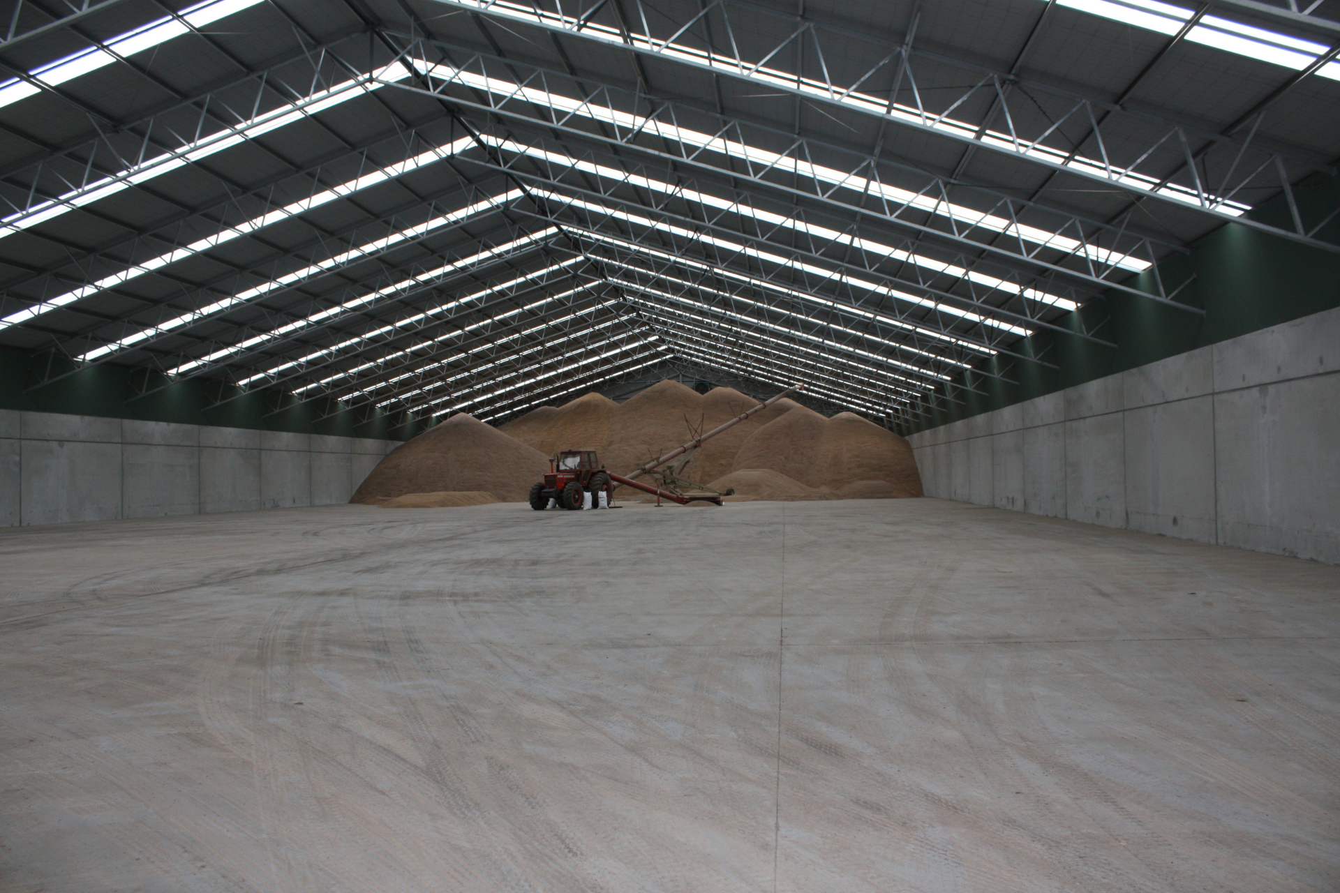 A 102m x 36m x 6m grain shed with concrete panel walls at Smeaton VIC