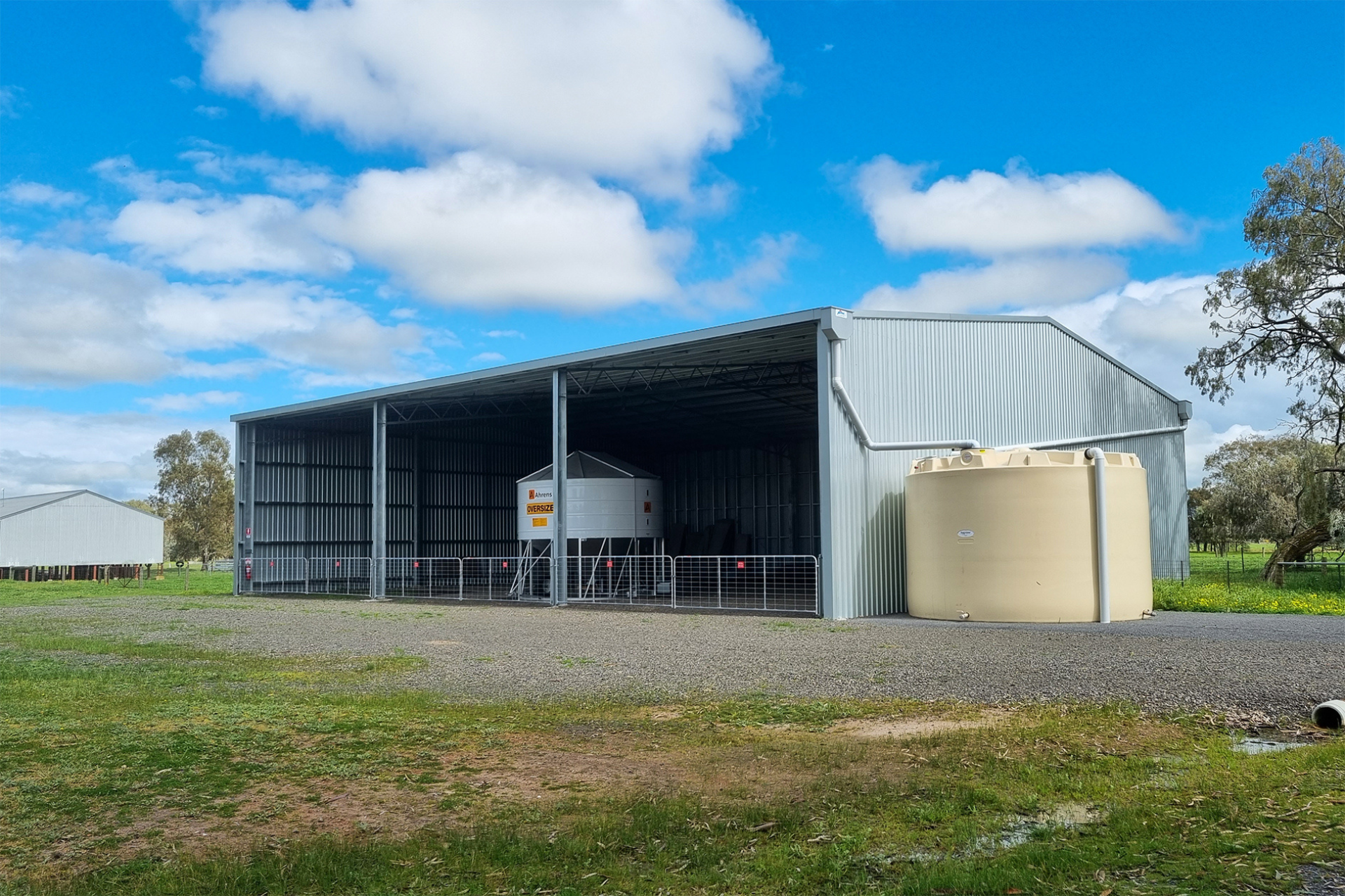 You are currently viewing 24m x 21m x 6m open front hay shed