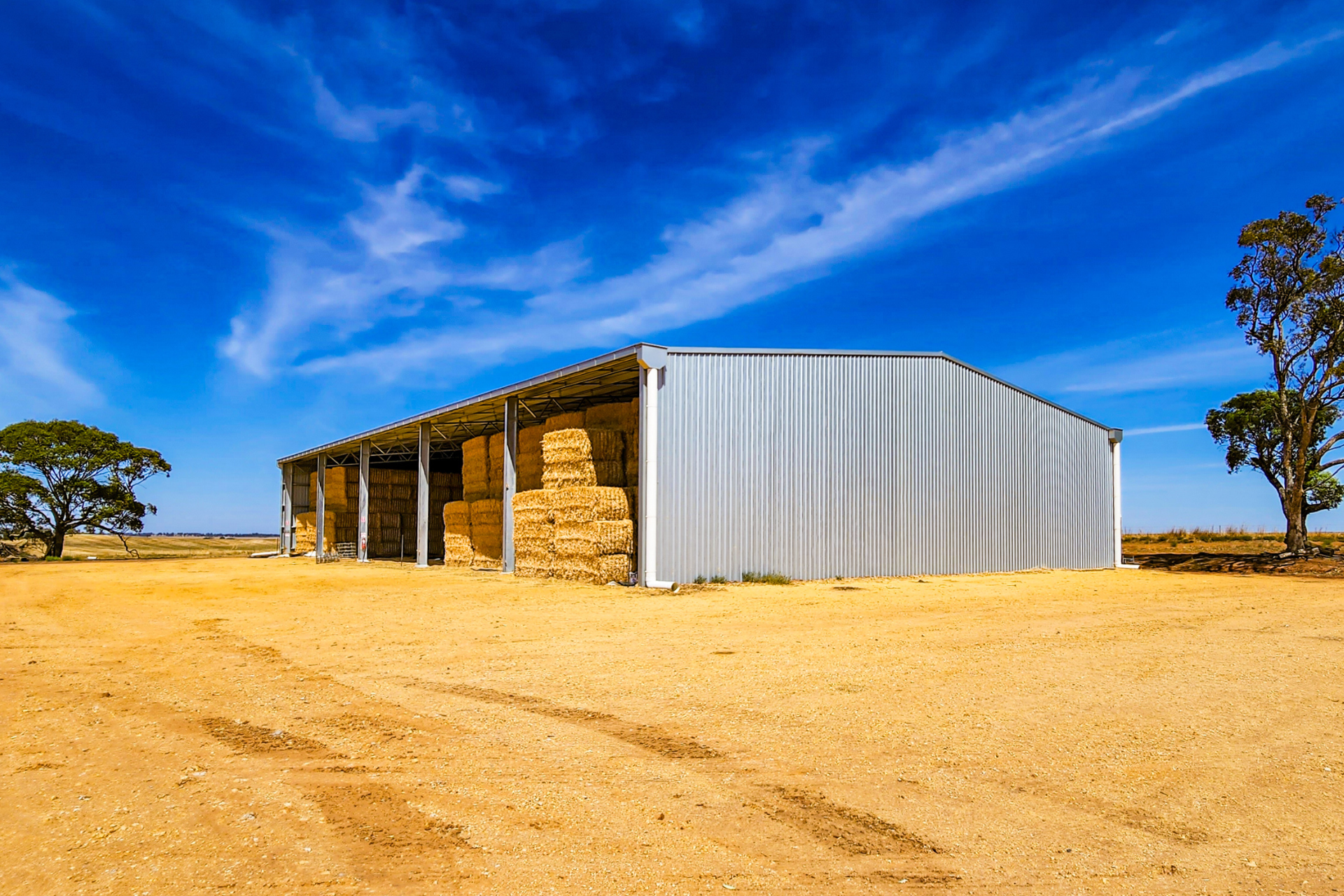 42.5m x 24m x 6m hay shed at Laen East VIC