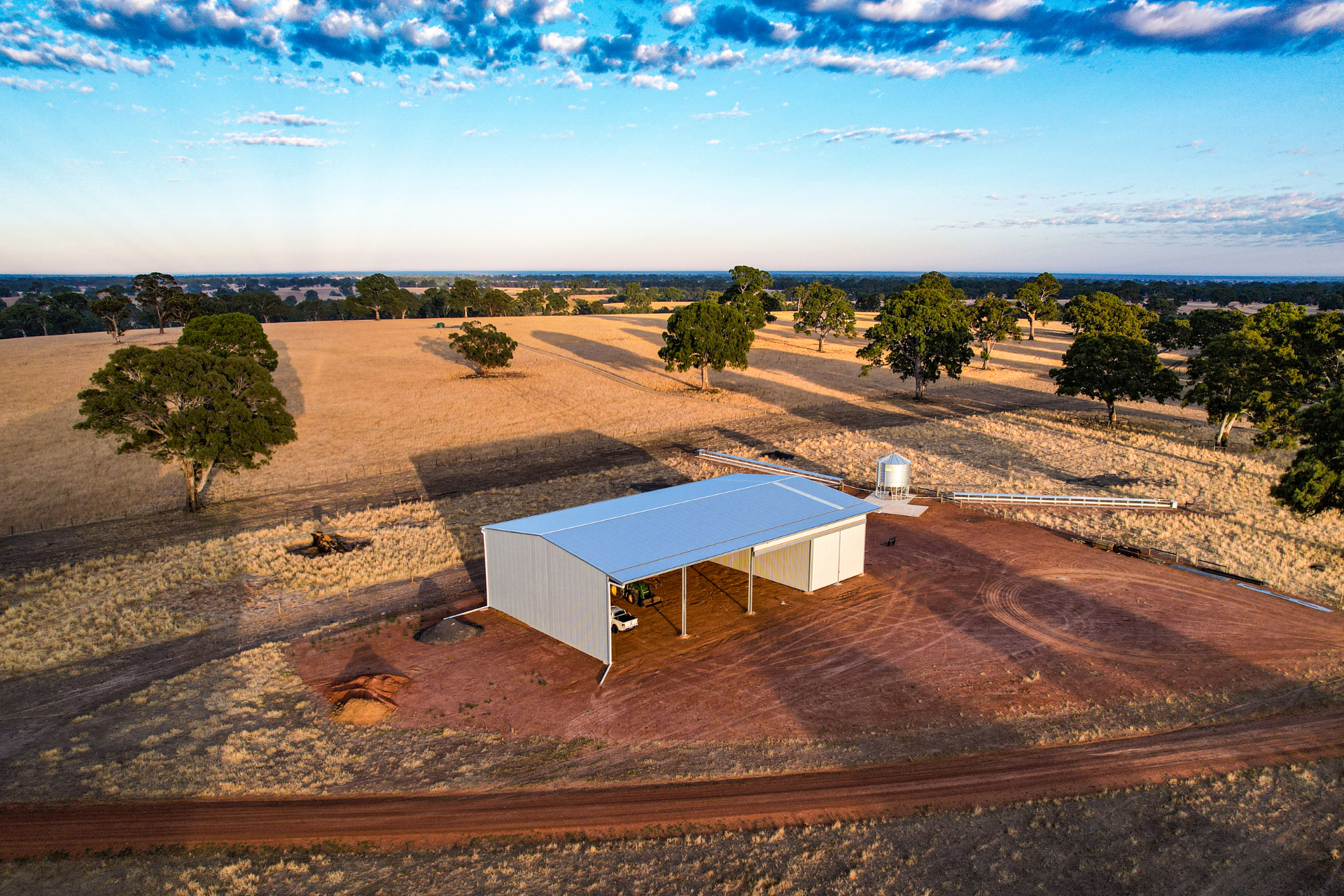 You are currently viewing 34m x 18m x 7.5m machinery shed with 2m canopy