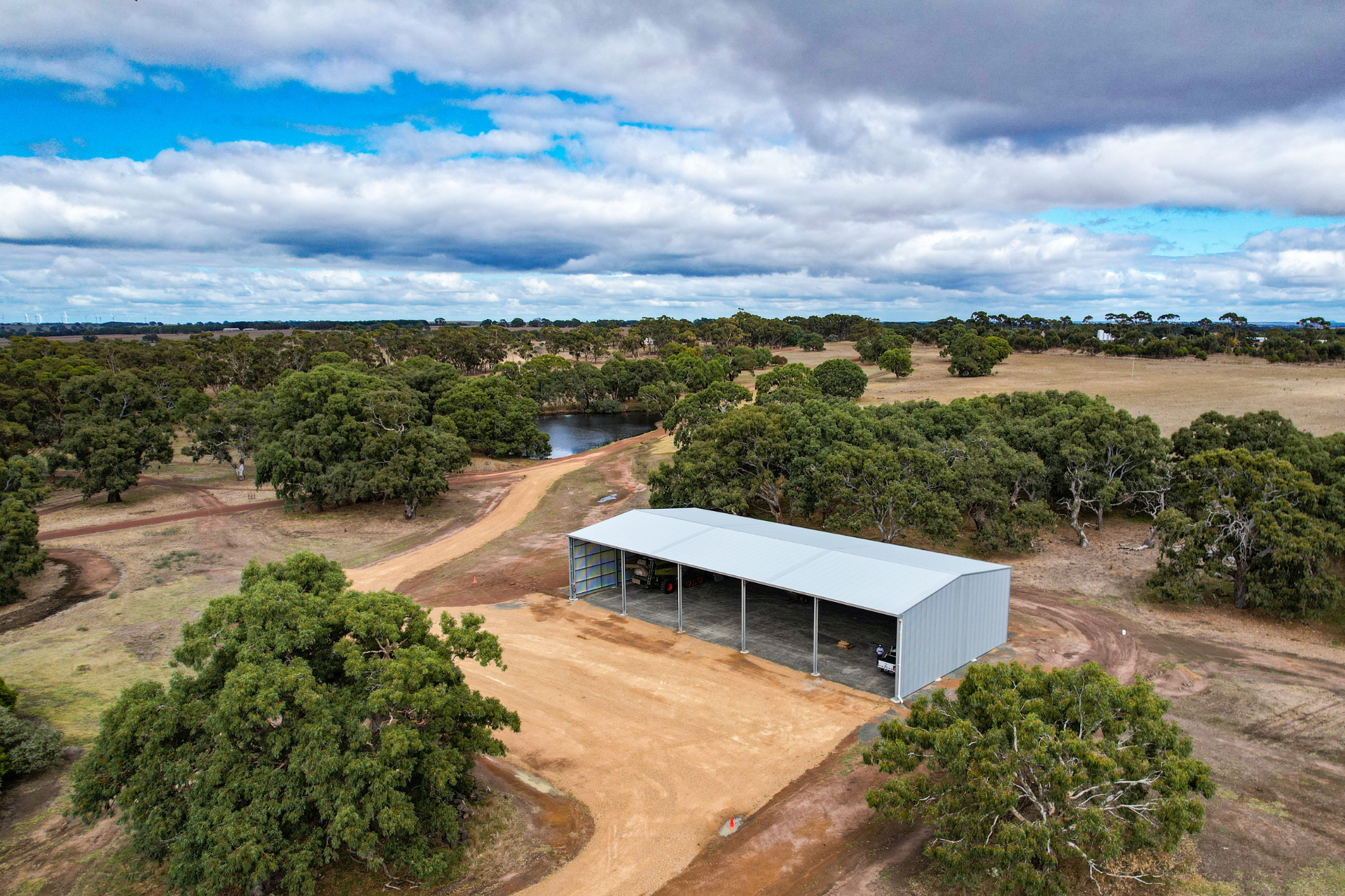 You are currently viewing 40m x 18m x 6.75m machinery shed