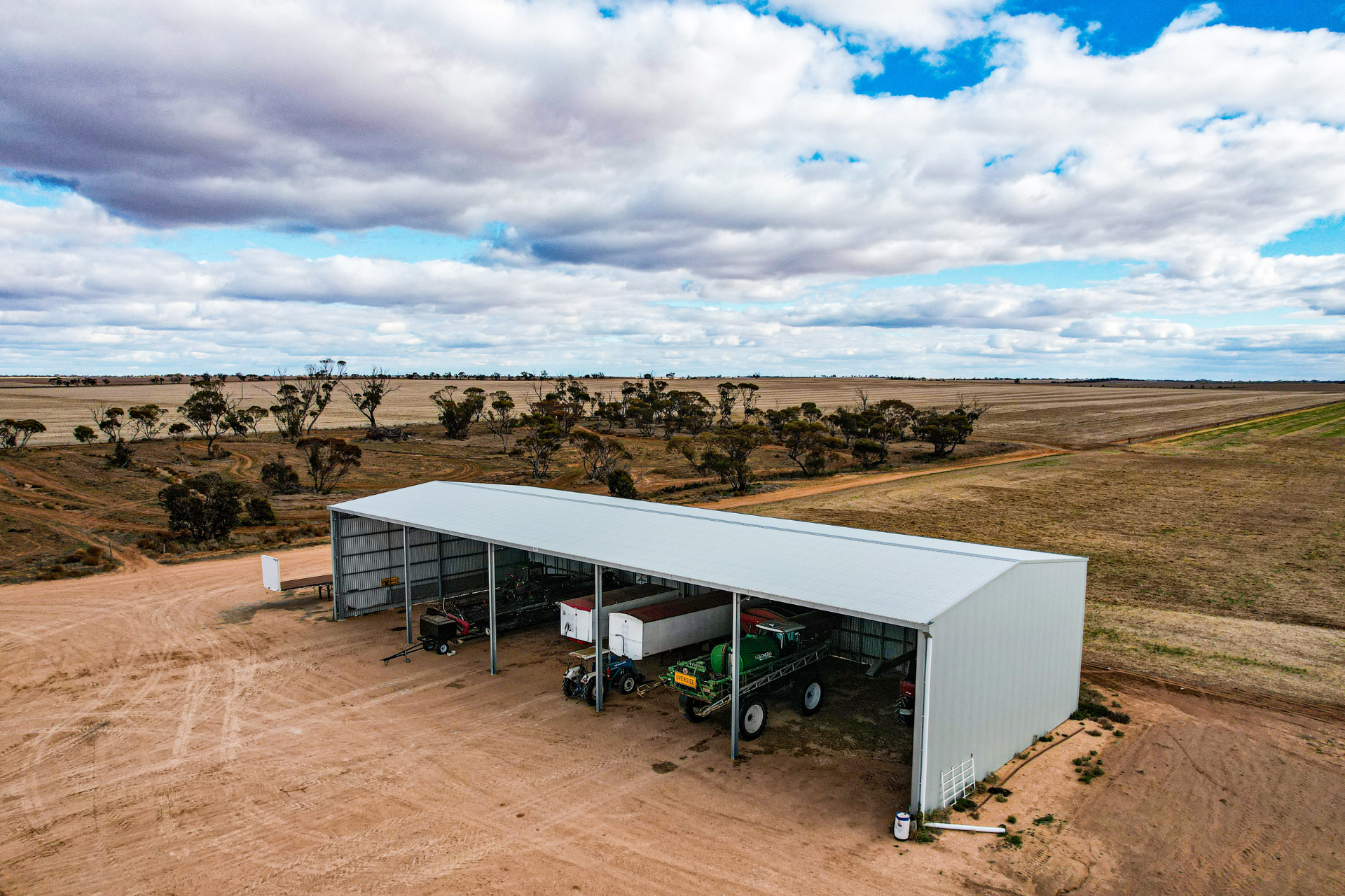 You are currently viewing 40m x 15m x 7m machinery shed