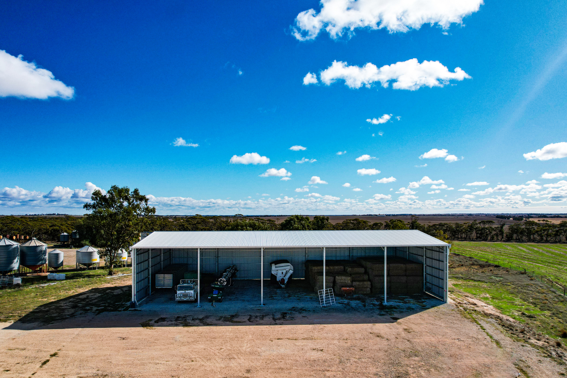 You are currently viewing 40m x 21m x 7.5m hay shed