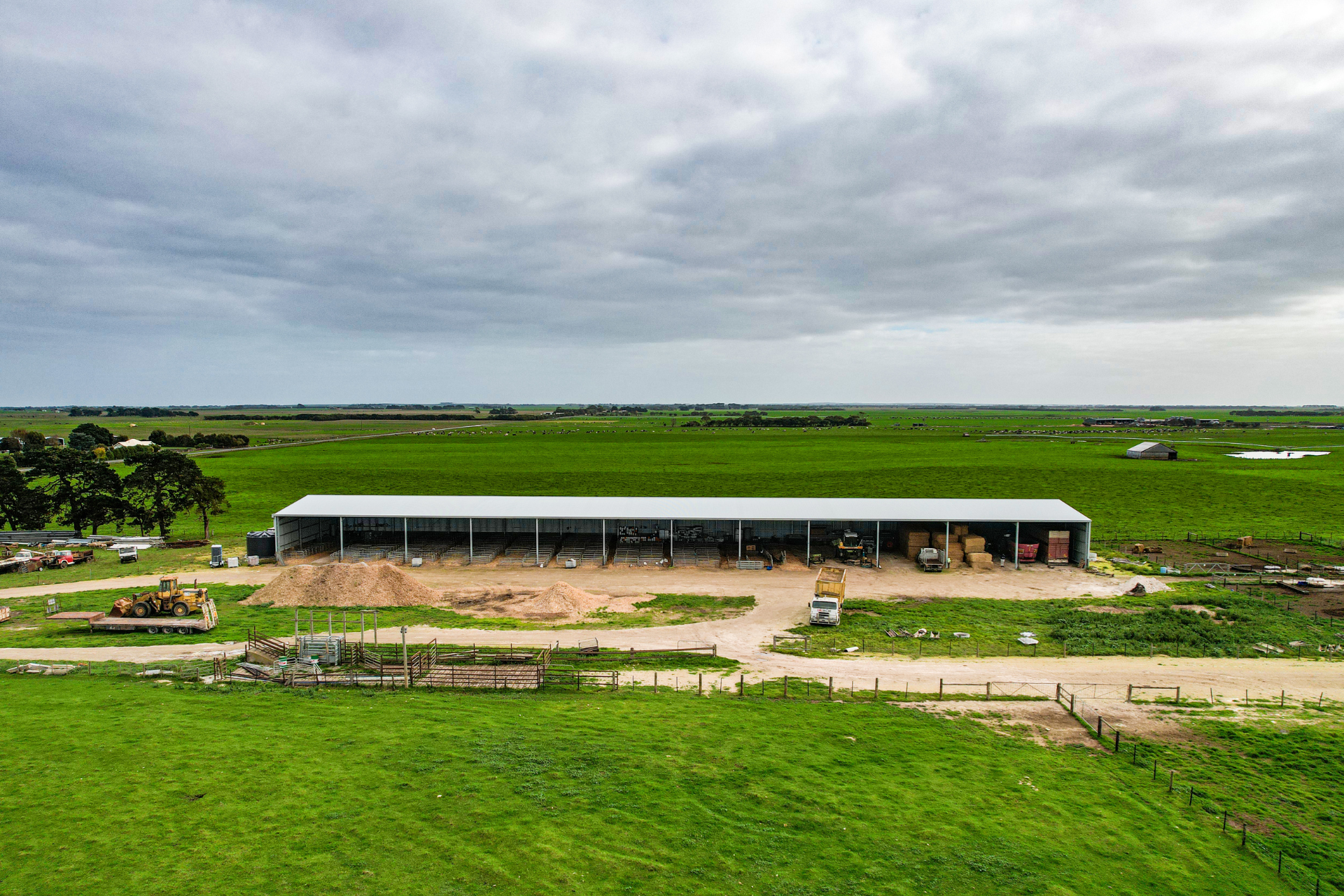 You are currently viewing 102m x 21m x 6m calf shed